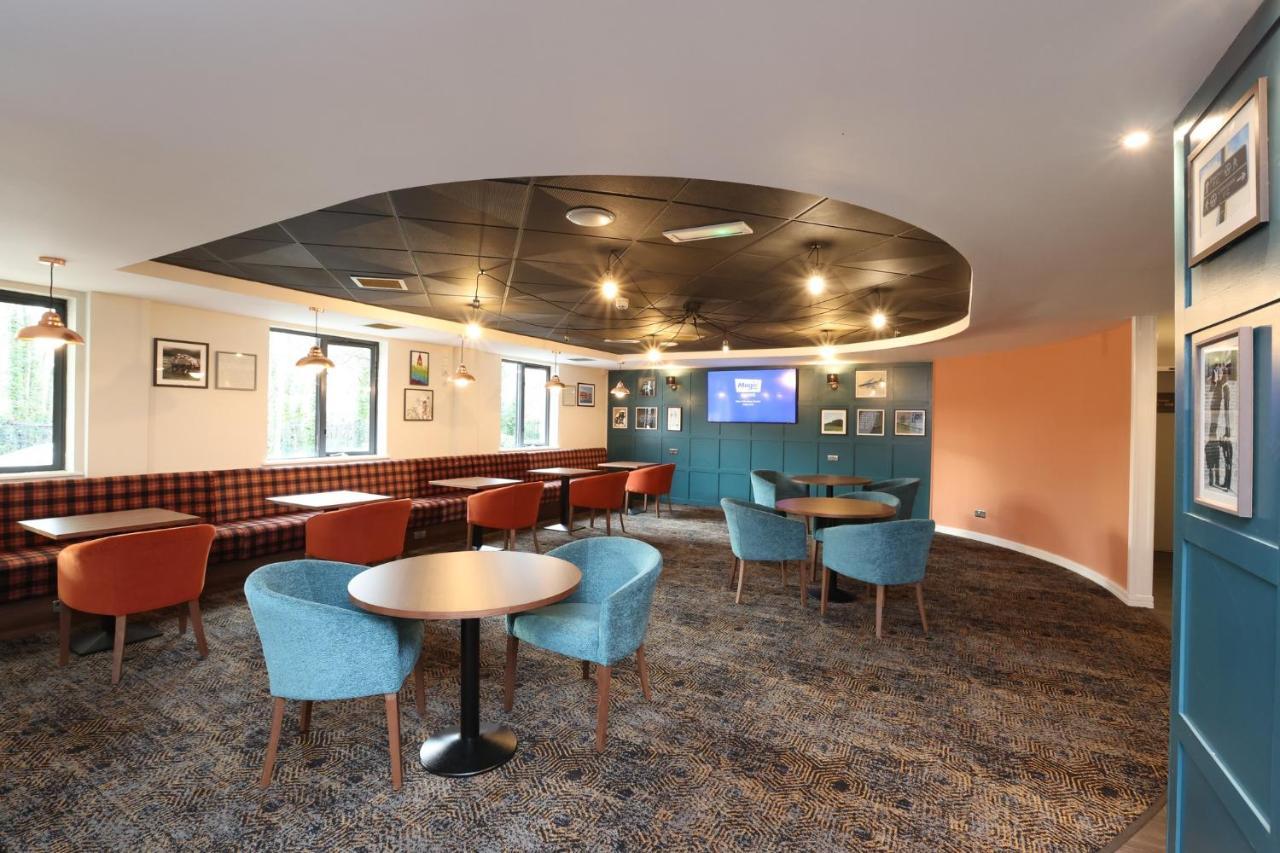 & Lounge