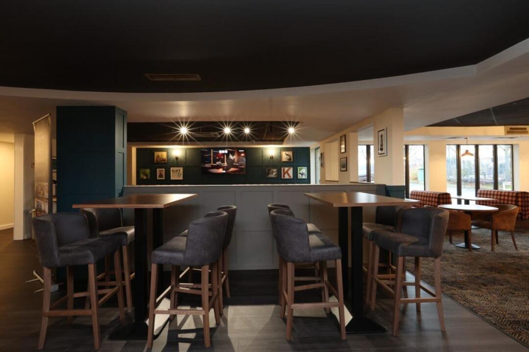 & Lounge Hotel Knowsley