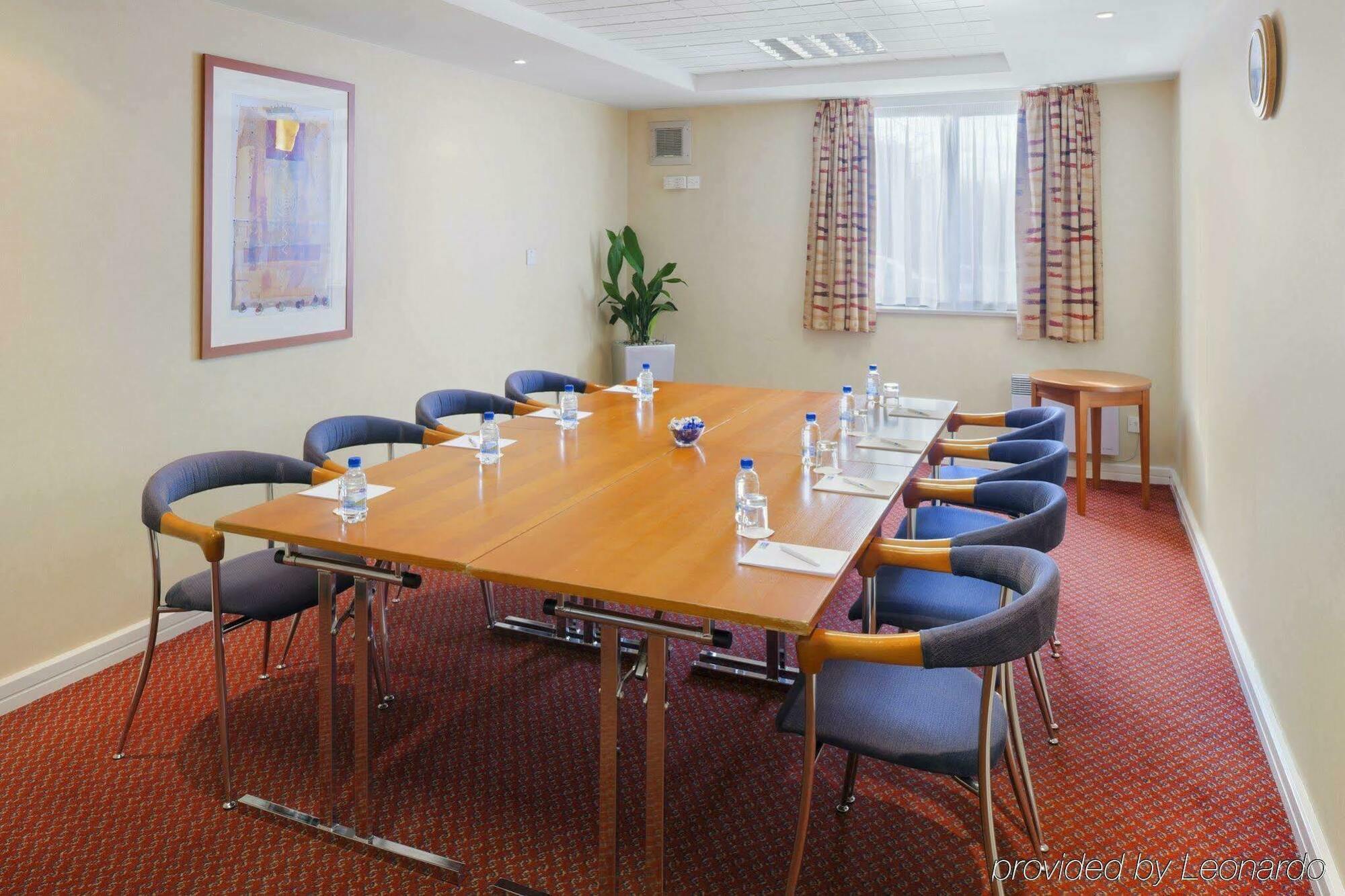 & Lounge Knowsley
