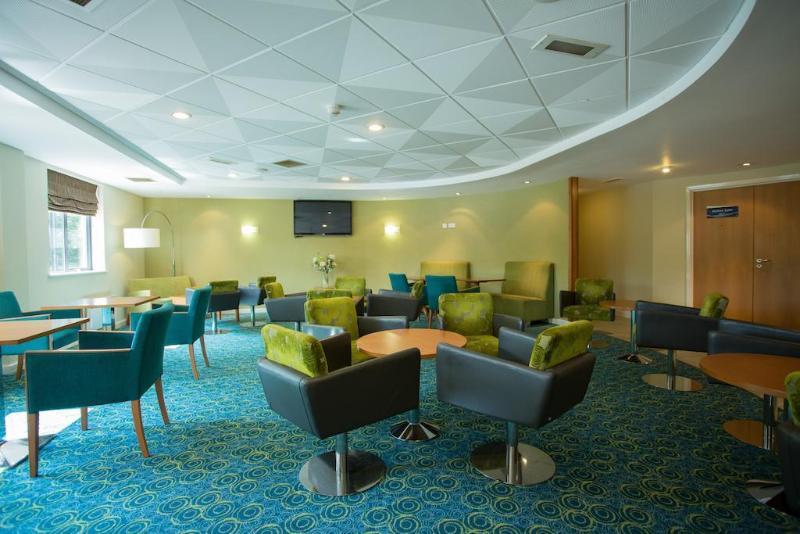 Hotel & Lounge