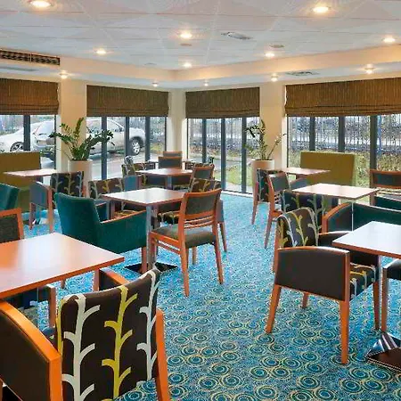 Knowsley Inn & Lounge 